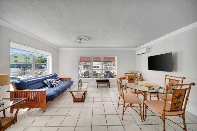 Building Photo - 2724 NE 14th St