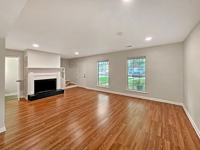 Building Photo - COMING SOON: Beautifully Updated 2/2.5 Townhome Near Truist Park
