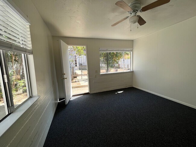 Building Photo - Centrally Located 3/1