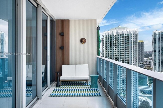 Building Photo - 200 Biscayne Blvd Way