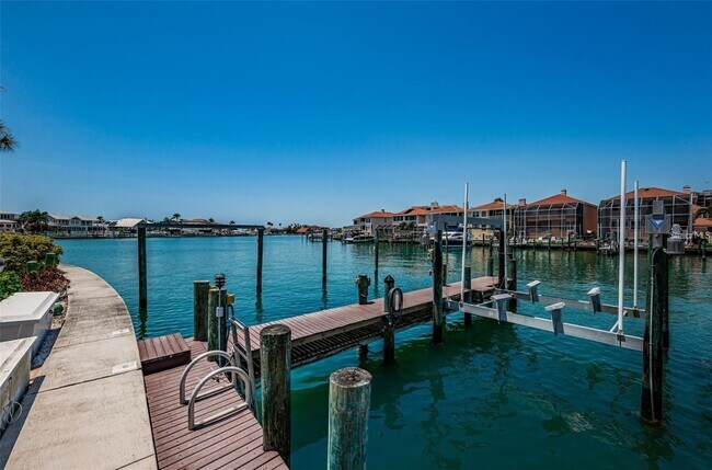 Building Photo - 240 Sand Key Estates Dr
