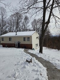 Building Photo - 135 Shawanga Lodge Rd