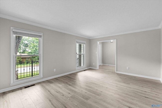 Building Photo - 1305 Hiwan Trail SE