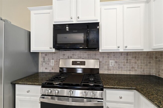Building Photo - 7723 Butler Lakes Ct