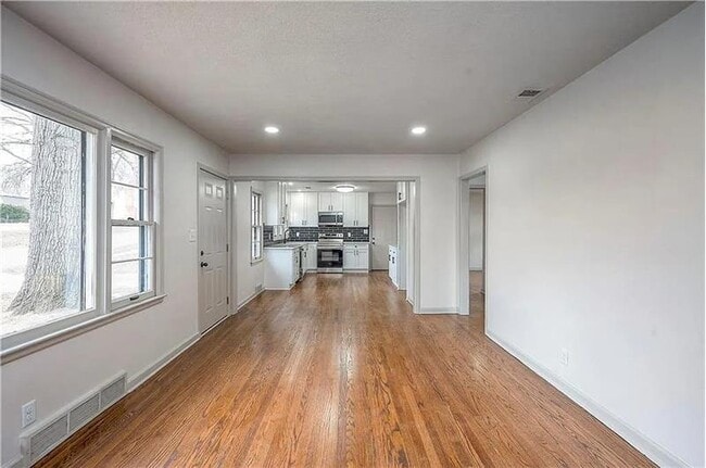 Building Photo - 7405 Glenwood Ln