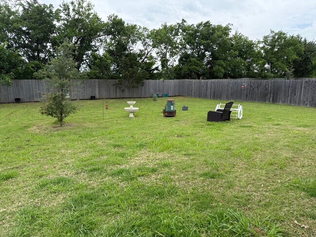 Building Photo - WEST SHERMAN 3/2/2 DESIRABLE AUSTIN LANDING NEIGHBORHOOD WITH COMMUNITY POOL!
