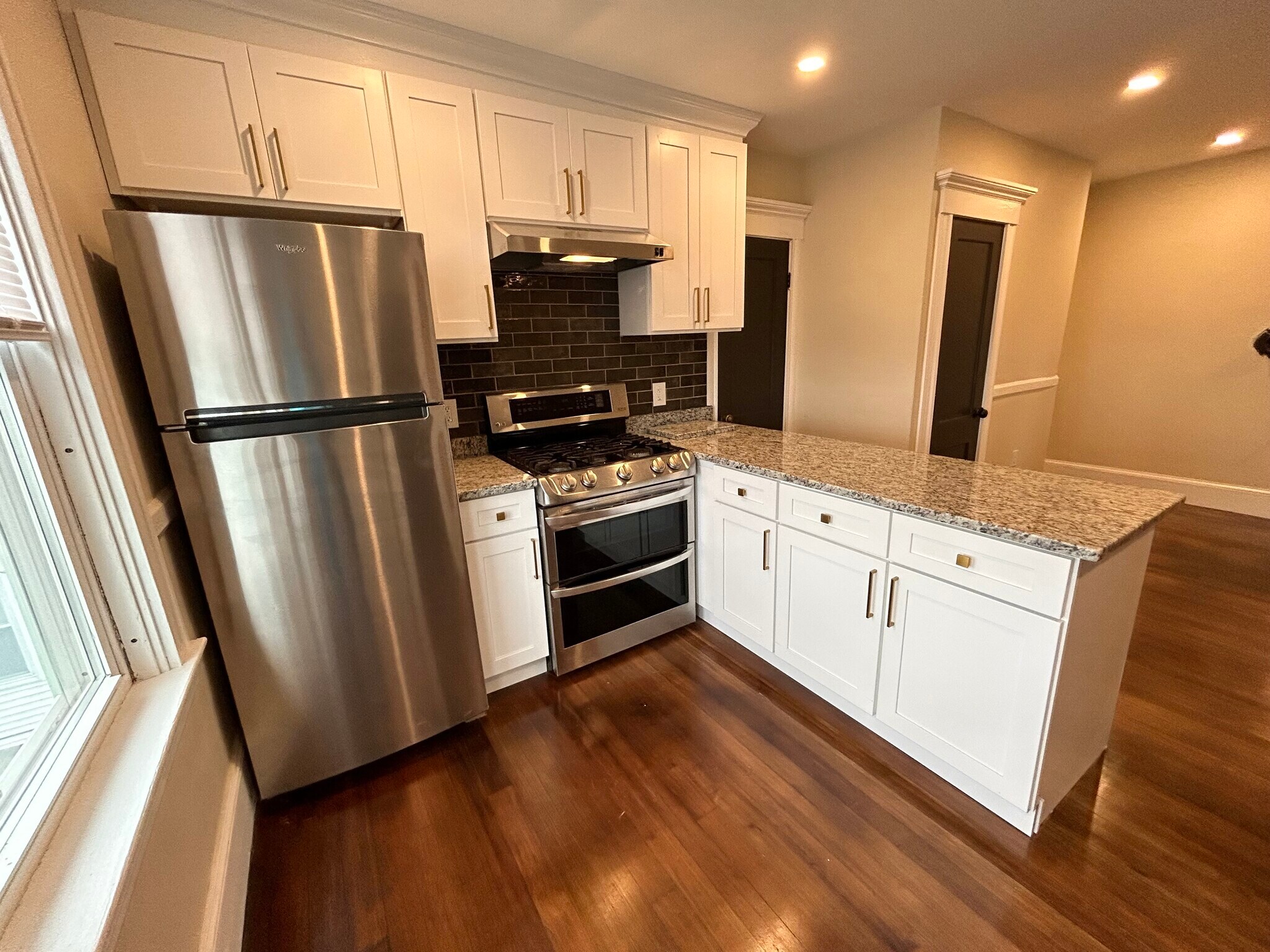Kitchen - 252 Central Ave