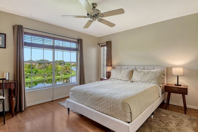 Building Photo - Spacious 3 bedroom, 2 bath condo with a lake view in Palmer Ranch