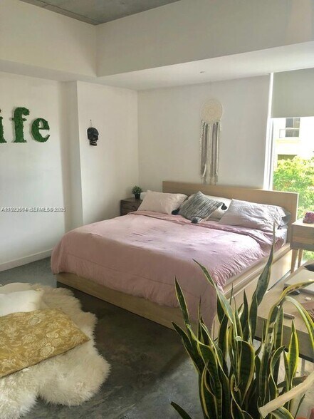 Building Photo - 151 SE 1st St