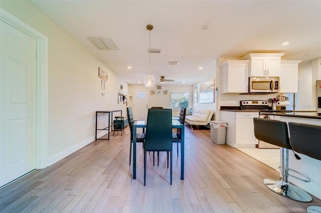Building Photo - 11472 Park Blvd