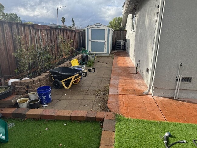 Building Photo - 5846 Pontiac Dr