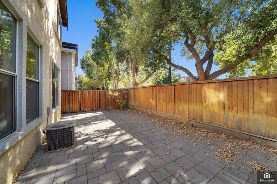 Building Photo - 1776 Wayne Cir