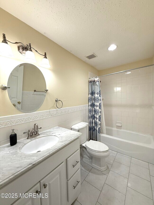 Building Photo - 28 Skylark Ct