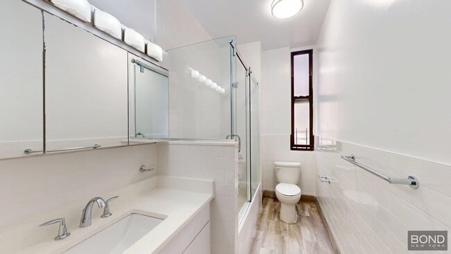 Building Photo - 200 W 58th St