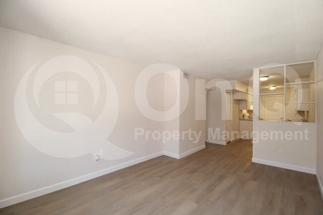 Building Photo - 27 W Inglewood St