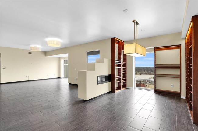 Building Photo - 3,400 SQFT CONDO IN DOWNTOWN CHAMPAIGN W/ ...