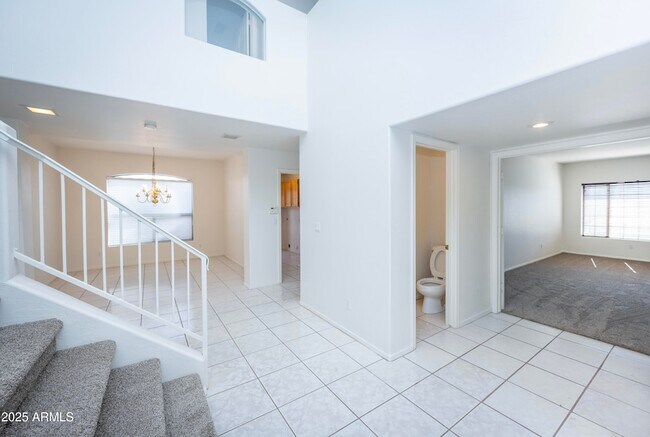 Building Photo - 3844 E Kings Ave