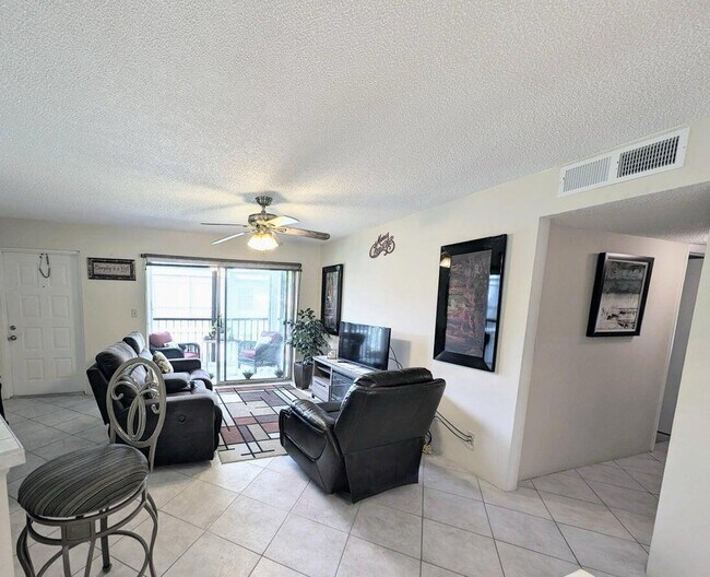 Building Photo - 7515 S Oriole Blvd