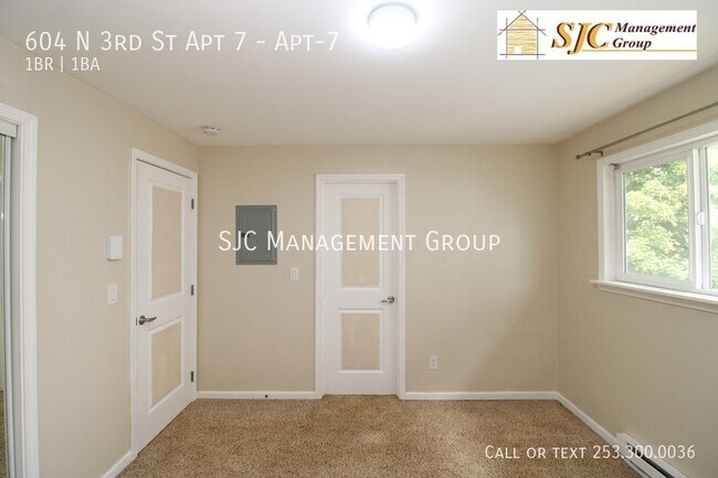 Building Photo - 604 N 3rd St