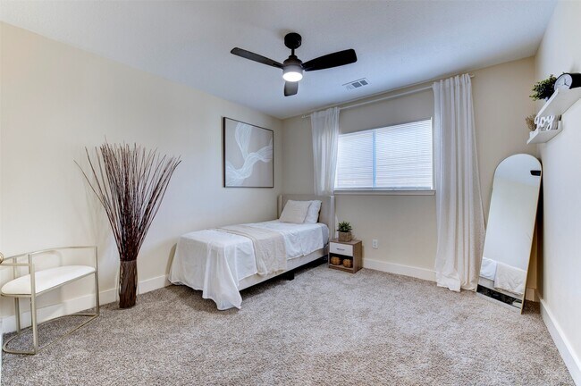 Building Photo - 3818 E Traditions Ct