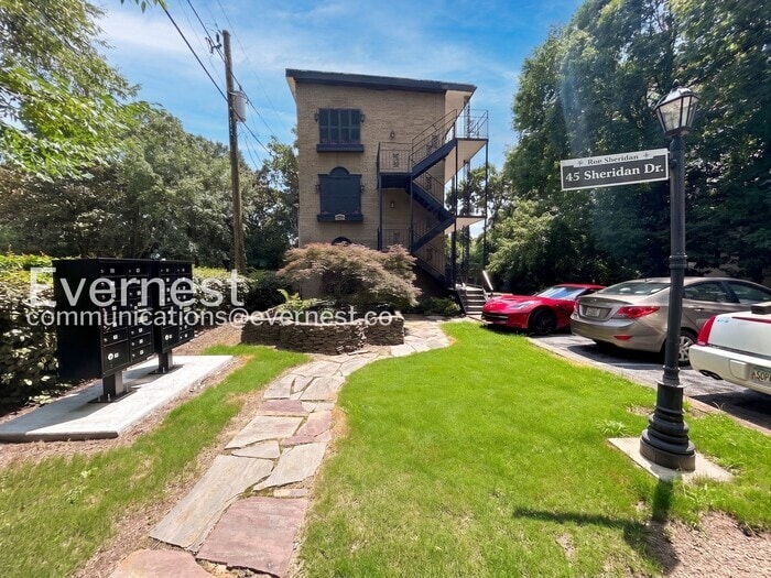 Building Photo - 45 Sheridan Dr NE