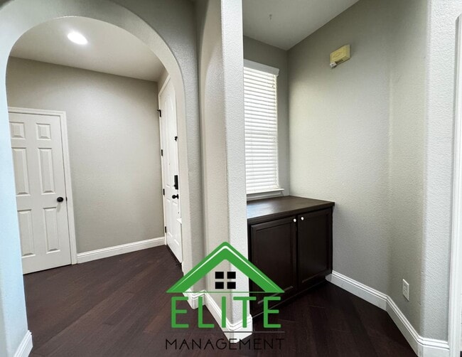 Building Photo - Charming 3-Bedroom Home in Rancho Cordova’...
