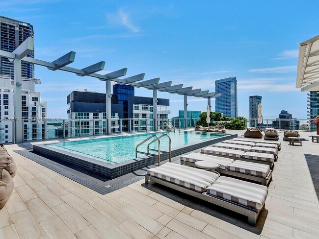 Building Photo - 1100 S Miami Ave