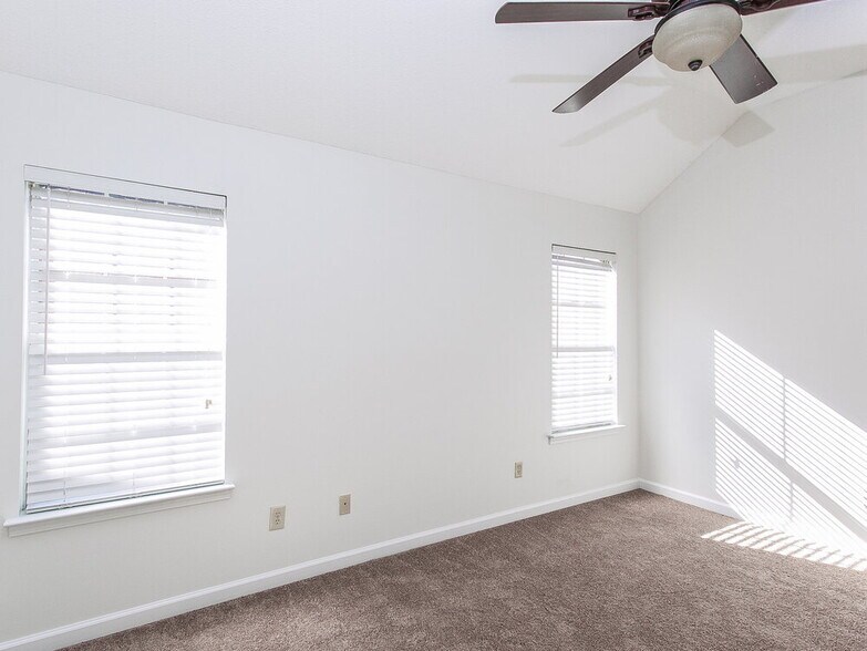 Building Photo - 8291 Cross Point Dr