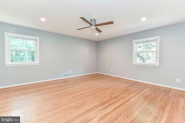 Building Photo - 9205 Hamilton Dr