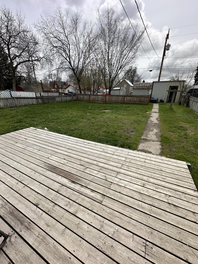 Building Photo - 708 4th Ave S