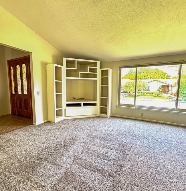 Building Photo - 3319 David Dr