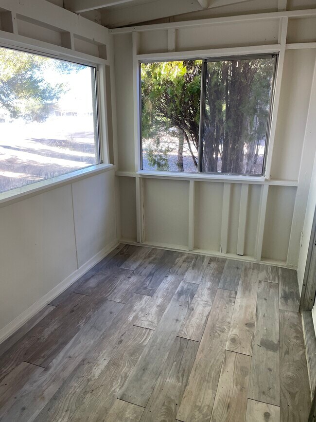 Building Photo - 9037 E Rancho Vista Dr