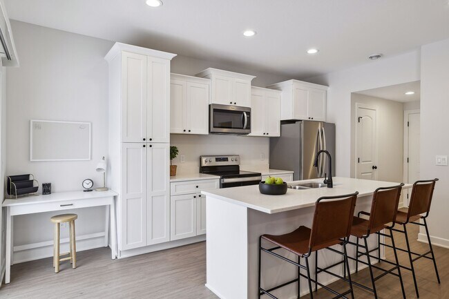 Building Photo - 804 Dailey Pl