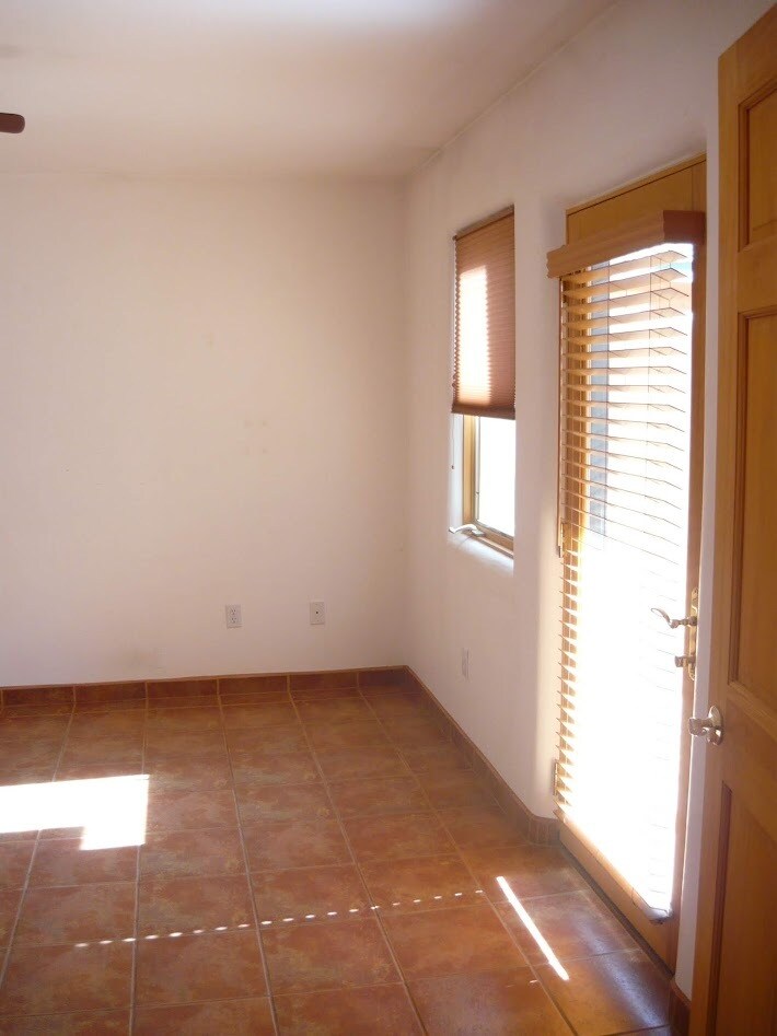 Building Photo - 512 Acoma St