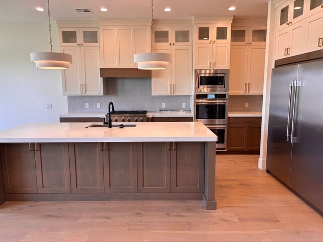 Building Photo - BRAND NEW 5 bed | 3.5 bath | 3 car garage ...