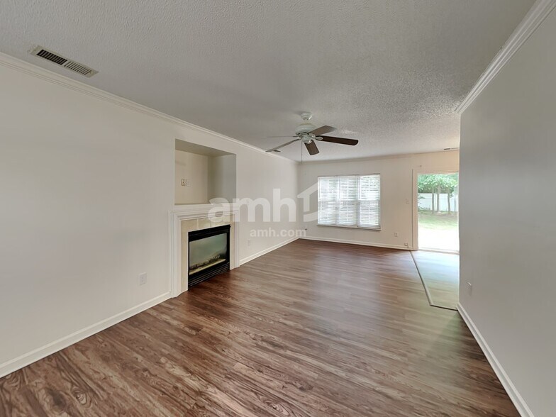 Building Photo - 6030 Shining Oak Ln