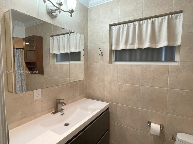 Building Photo - 5740 SW 45th Terrace