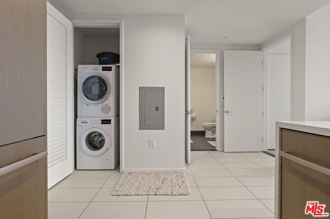 Building Photo - 889 Francisco St