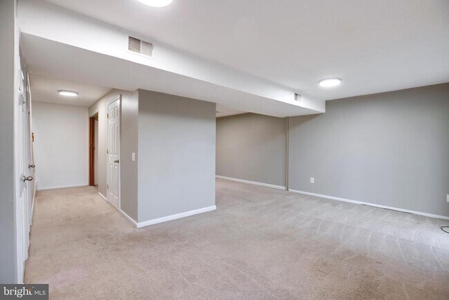 Building Photo - 6012 Westbourne Pl