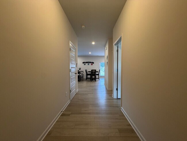 Building Photo - 26 Busby Dr SE