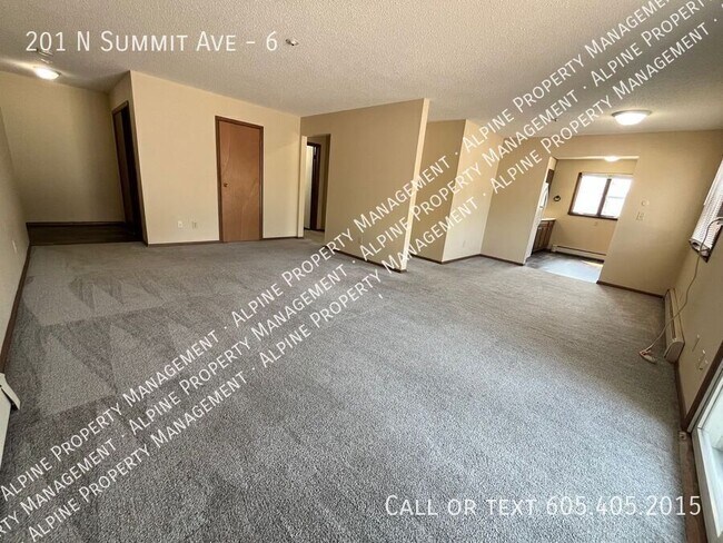 Building Photo - 201 N Summit Ave