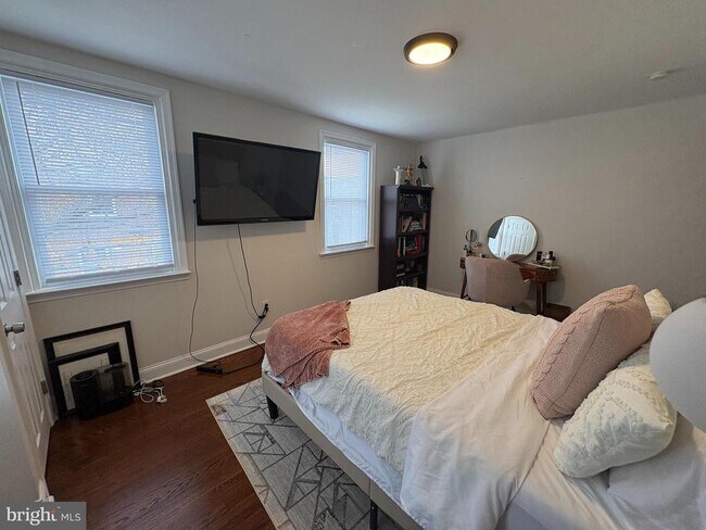 Building Photo - 1334 Yerkes St