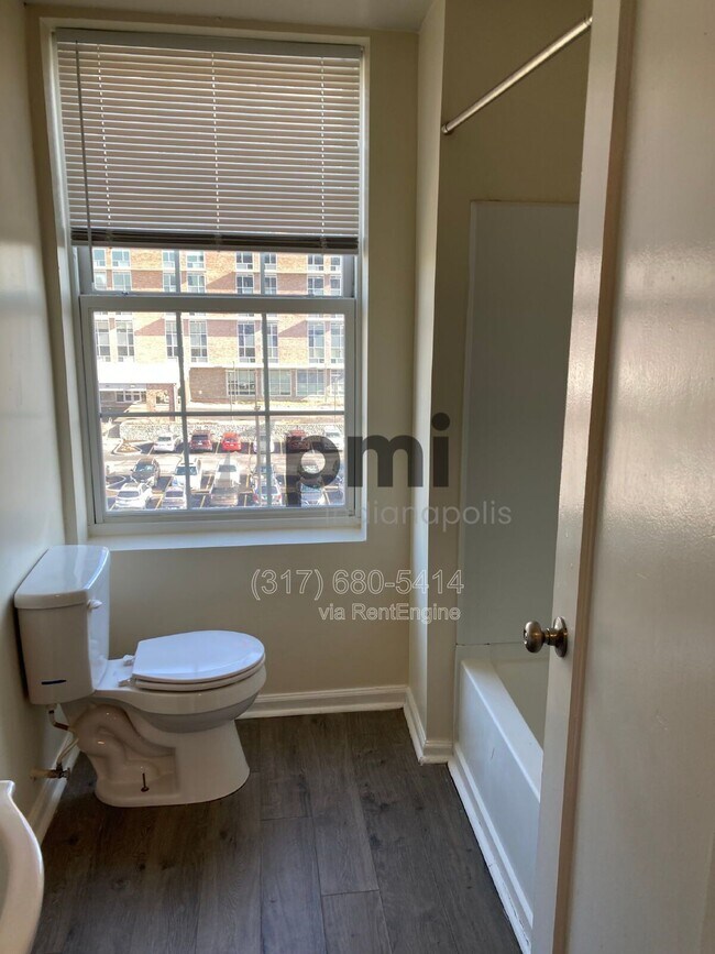 Building Photo - 1 W 28th St