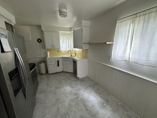Building Photo - 23581 Loomis Ct
