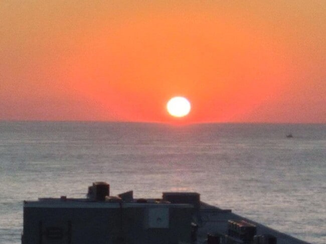 Building Photo - 1160 Hillsboro Mile Unit 904