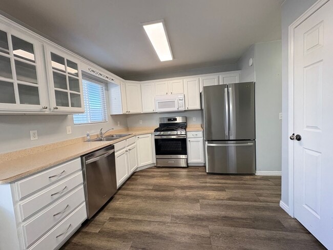 Building Photo - Furnished Housing