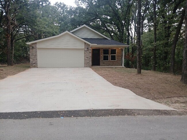Primary Photo - 119 Bluebonnet Dr