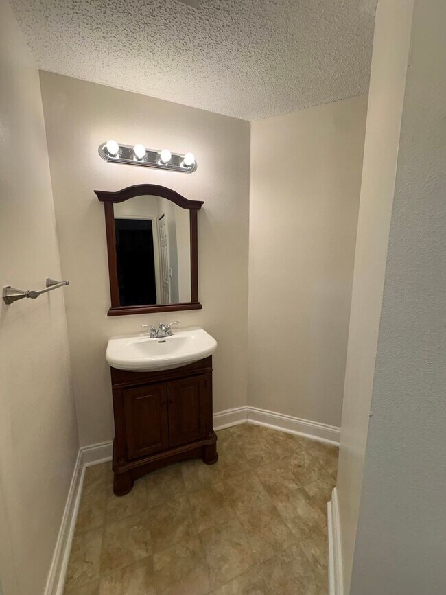 Building Photo - 8824 Coral Palms Ct