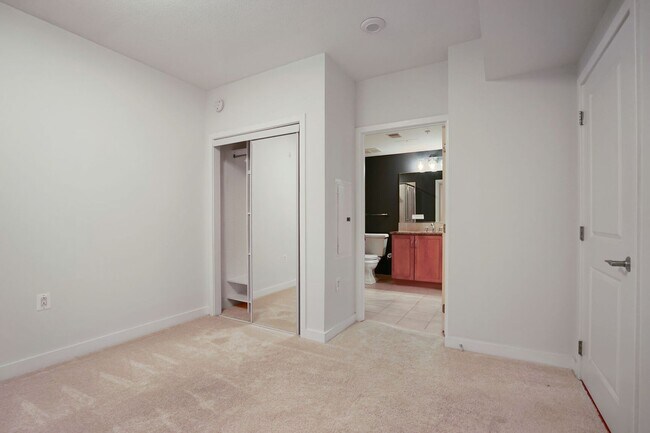 Building Photo - Sun-Drenched 1BR Condo with Rooftop Pool & Parking in Heart of Ballston