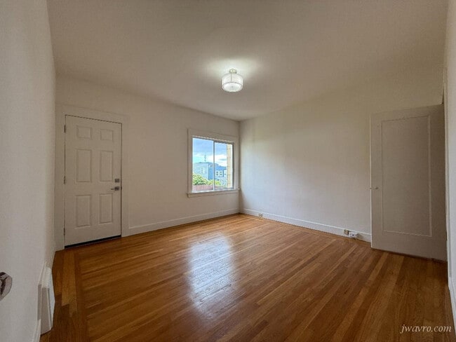 Building Photo - 714-716-716 35th Ave